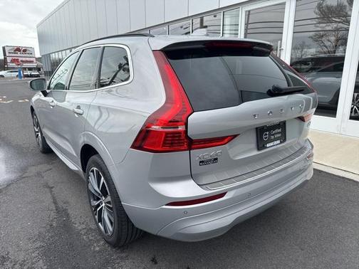 2022 Volvo XC60 B5 Momentum