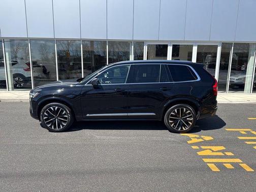 Onyx Black Metallic 2025 Volvo XC90 B6 Plus 7-Seater