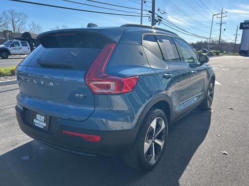 2025 Volvo XC40 B5 Plus Dark Theme
