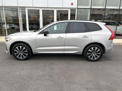 2025 Volvo XC60 B5 Plus