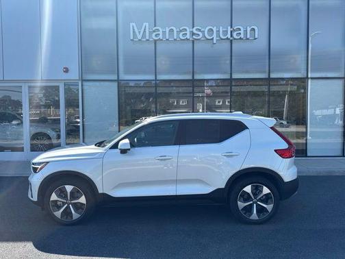 Crystal White Pearl 2025 Volvo XC40 B5 Plus Bright Theme