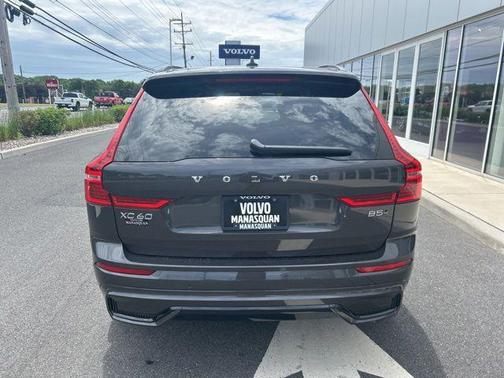 Platinum Grey Metallic 2025 Volvo XC60 B5 Plus