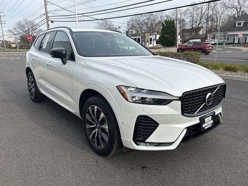 2025 Volvo XC60 B5 Plus