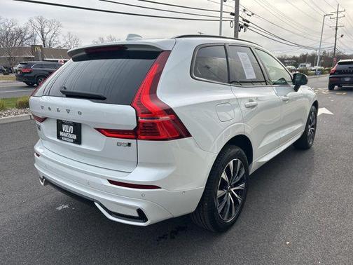 2025 Volvo XC60 B5 Plus