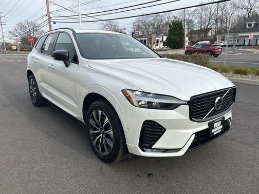 2025 Volvo XC60 B5 Plus