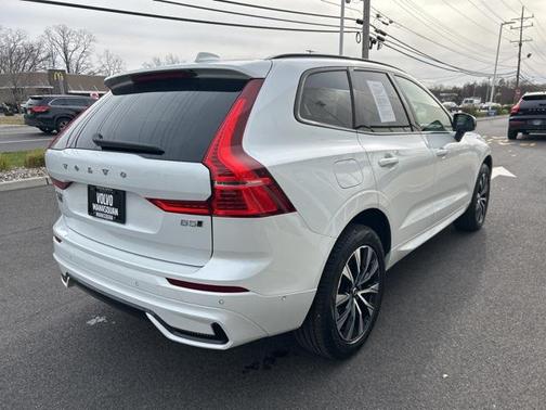 2025 Volvo XC60 B5 Plus