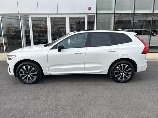 2025 Volvo XC60 B5 Plus