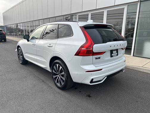 2025 Volvo XC60 B5 Plus