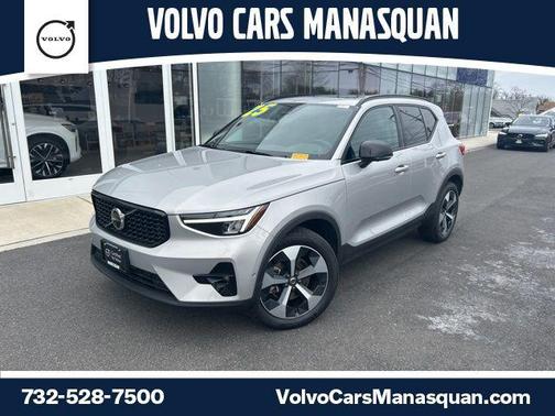 2025 Volvo XC40 B5 Plus Dark Theme