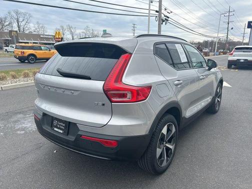 2025 Volvo XC40 B5 Plus Dark Theme