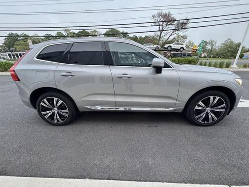 2022 Volvo XC60 B5 Inscription