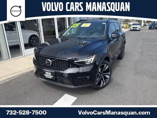 2025 Volvo XC40 B5 Plus Dark Theme