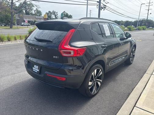 2025 Volvo XC40 B5 Plus Dark Theme
