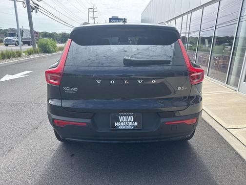 2025 Volvo XC40 B5 Plus Dark Theme