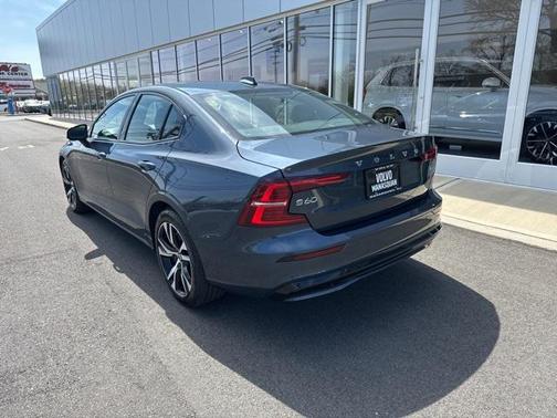 2024 Volvo S60 B5 Core Dark Theme
