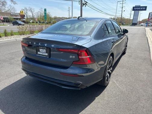 2024 Volvo S60 B5 Core Dark Theme