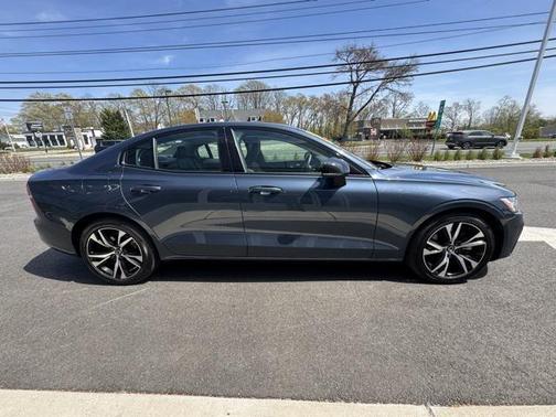 2024 Volvo S60 B5 Core Dark Theme
