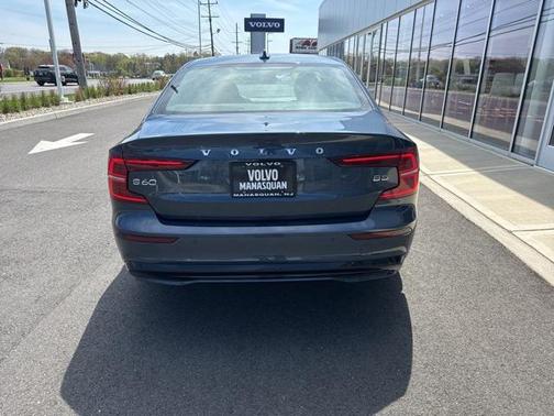 2024 Volvo S60 B5 Core Dark Theme