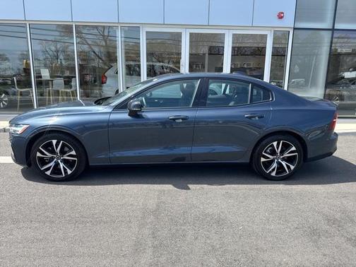 2024 Volvo S60 B5 Core Dark Theme