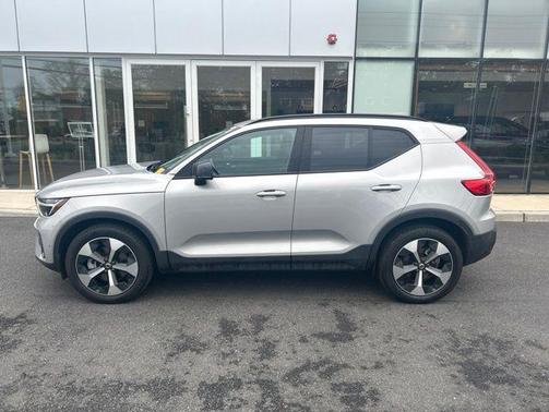 Silver Dawn Metallic 2025 Volvo XC40 B5 Plus Dark Theme