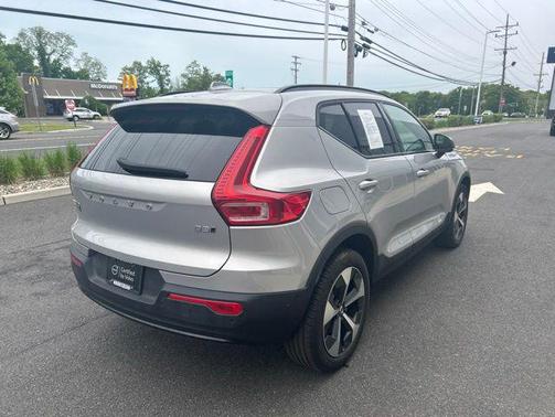 Silver Dawn Metallic 2025 Volvo XC40 B5 Plus Dark Theme