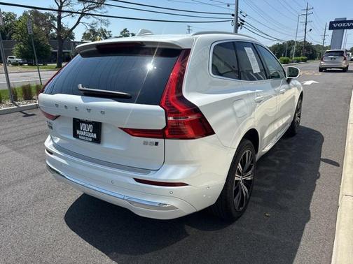 2023 Volvo XC60 B5 Plus Bright Theme