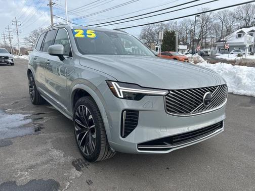 2025 Volvo XC90 B6 Plus 7-Seater