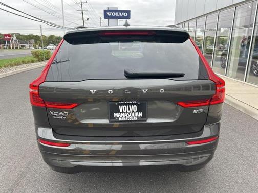 2022 Volvo XC60 B5 Momentum