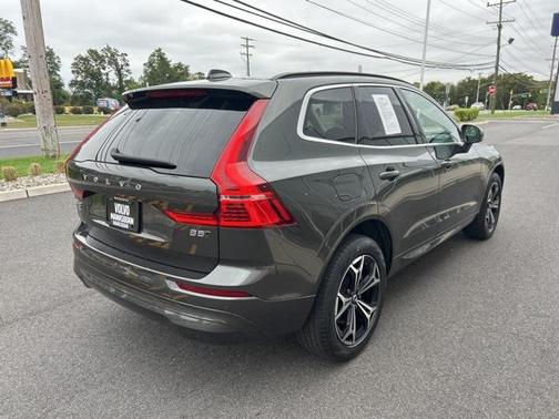 2022 Volvo XC60 B5 Momentum