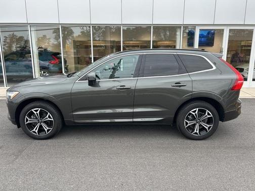 2022 Volvo XC60 B5 Momentum