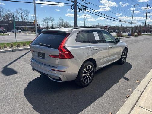 Silver Dawn Metallic 2025 Volvo XC60 B5 Plus