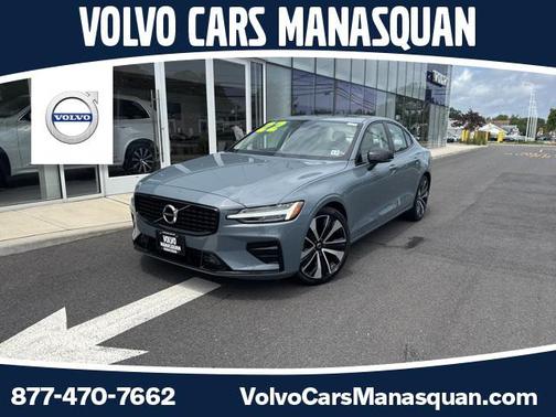 2022 Volvo S60 T5 Momentum