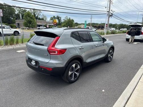Vapour Grey Metallic 2025 Volvo XC40 B5 Plus Dark Theme