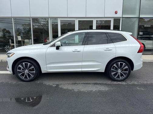 2022 Volvo XC60 Momentum