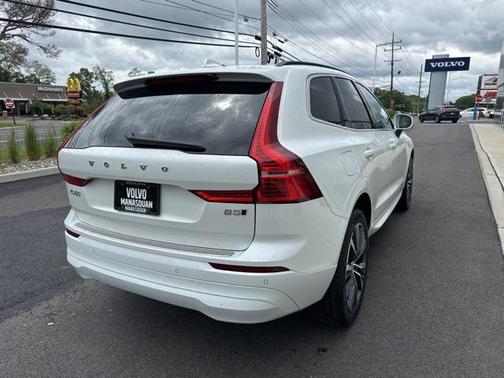 2022 Volvo XC60 Momentum