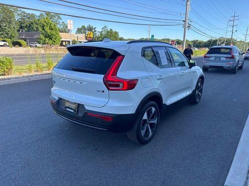 Crystal White 2025 Volvo XC40 B5 Plus Dark Theme
