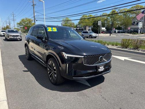 Onyx Black Metallic 2025 Volvo XC90 B5 Plus 7-Seater