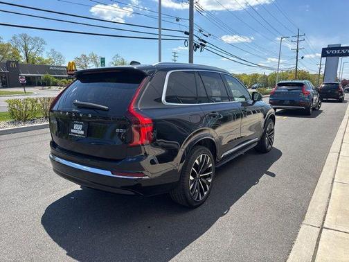 Onyx Black Metallic 2025 Volvo XC90 B5 Plus 7-Seater