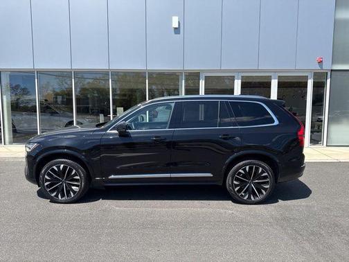 Onyx Black Metallic 2025 Volvo XC90 B5 Plus 7-Seater