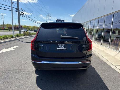 Onyx Black Metallic 2025 Volvo XC90 B5 Plus 7-Seater