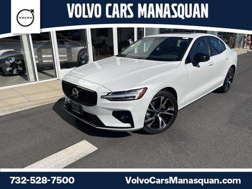 2024 Volvo S60 B5 Core Dark Theme