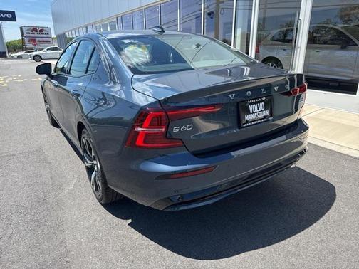 2024 Volvo S60 B5 Core Dark Theme