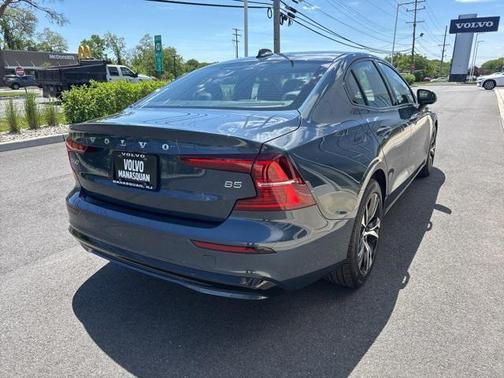 2024 Volvo S60 B5 Core Dark Theme