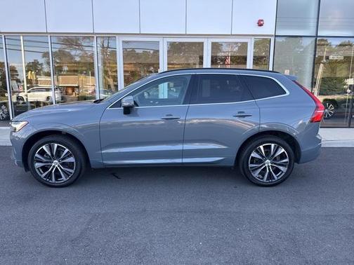 2022 Volvo XC60 B5 Momentum