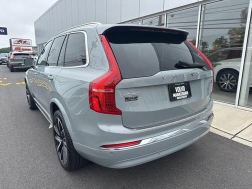 2024 Volvo XC90 B6 Plus Bright Theme 6-Seater
