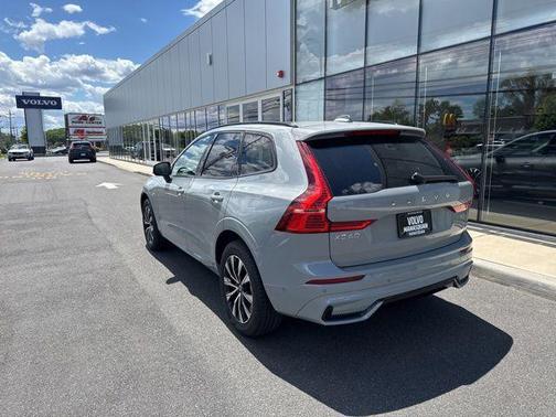 Vapour Grey Metallic 2025 Volvo XC60 B5 Plus