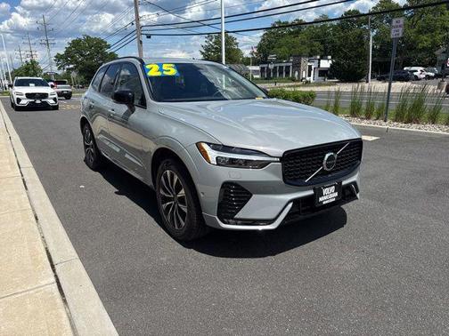 Vapour Grey Metallic 2025 Volvo XC60 B5 Plus