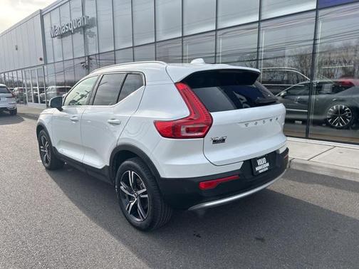 2025 Volvo XC40 B5 Core