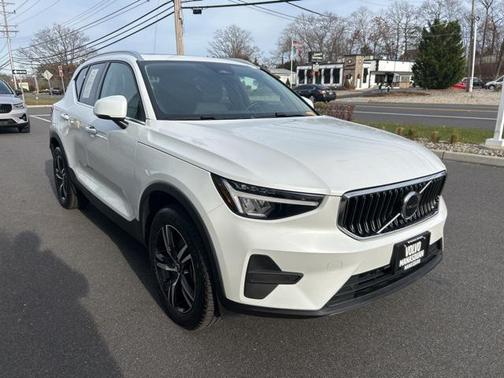 2025 Volvo XC40 B5 Core