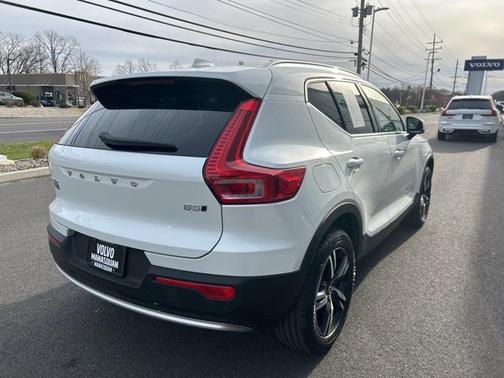 2025 Volvo XC40 B5 Core